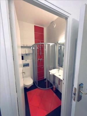 Hotel Quic en Groigne, Entdecken Sie im Herzen der nahegelegenen Stadt das 3-Sterne-Hotel Quic en Groigne. Eingebettetes Hotel in der Nähe der Stadtmauer und des Strandes